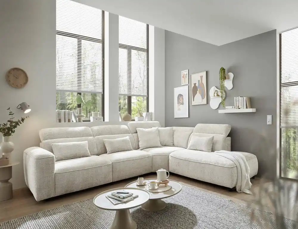 Ecksofa Mansfield Farbe ivory mit 5-fach verstellbaren Kopflehnen und Mikrofaser-Chenille-Bezug – ED Exciting Design Letzte Chance