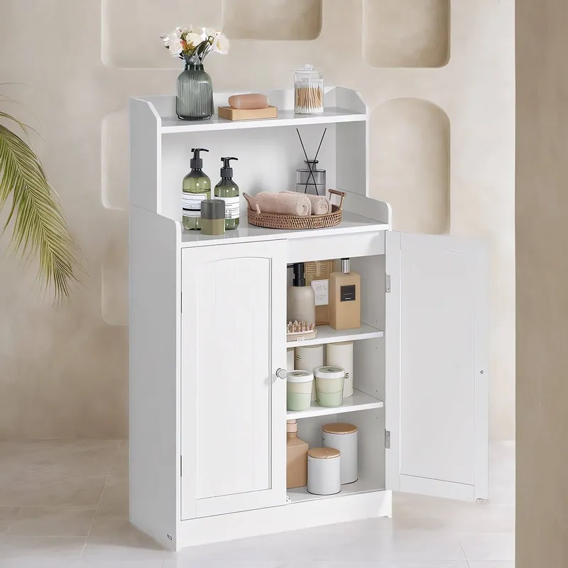 Badezimmerschrank, Badschrank mit 2 Türen, 2 verstellbare Eingeböden Aktuell