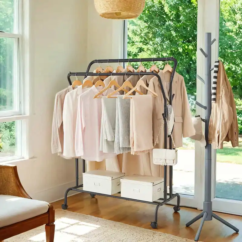 Aktuell Kleiderständer auf Rollen, 2 Kleiderstangen, Garderobenstange