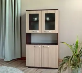 Vitrine Cikupa 42, Farbe: Nuss / Ulme - Abmessungen: 160 x 90 x 40 cm (H x B x T) Direktkauf