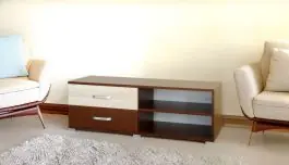 TV-Unterschrank Cikupa 14, Farbe: Nuss / Ulme - Abmessungen: 43 x 120 x 43 cm (H x B x T) Zertifiziert