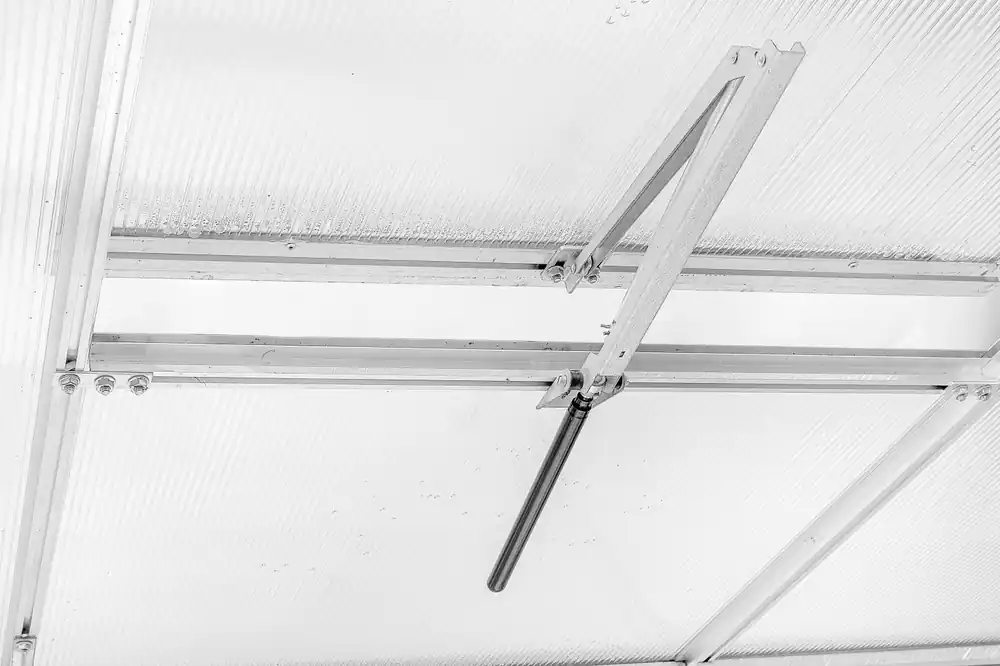 Aktuell Zusätzliches Dachfenster mit automatischer Öffnungsfunktion, HKP 6mm