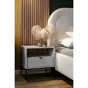 Garantierte Lieferung Nachttisch Nachtschrank mit Schublade - Grau mit Strukturfront und Metallbeinen - VELLORE