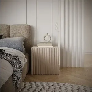 Nachttisch mit geriffelter Lamellenfront – 1-türig – Kaschmirbeige – 50 cm – SUNDS Rabatt