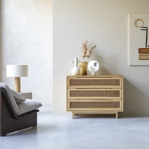 Aktuell Kommode Luis aus massivem Ulmenholz und Rattangeflecht